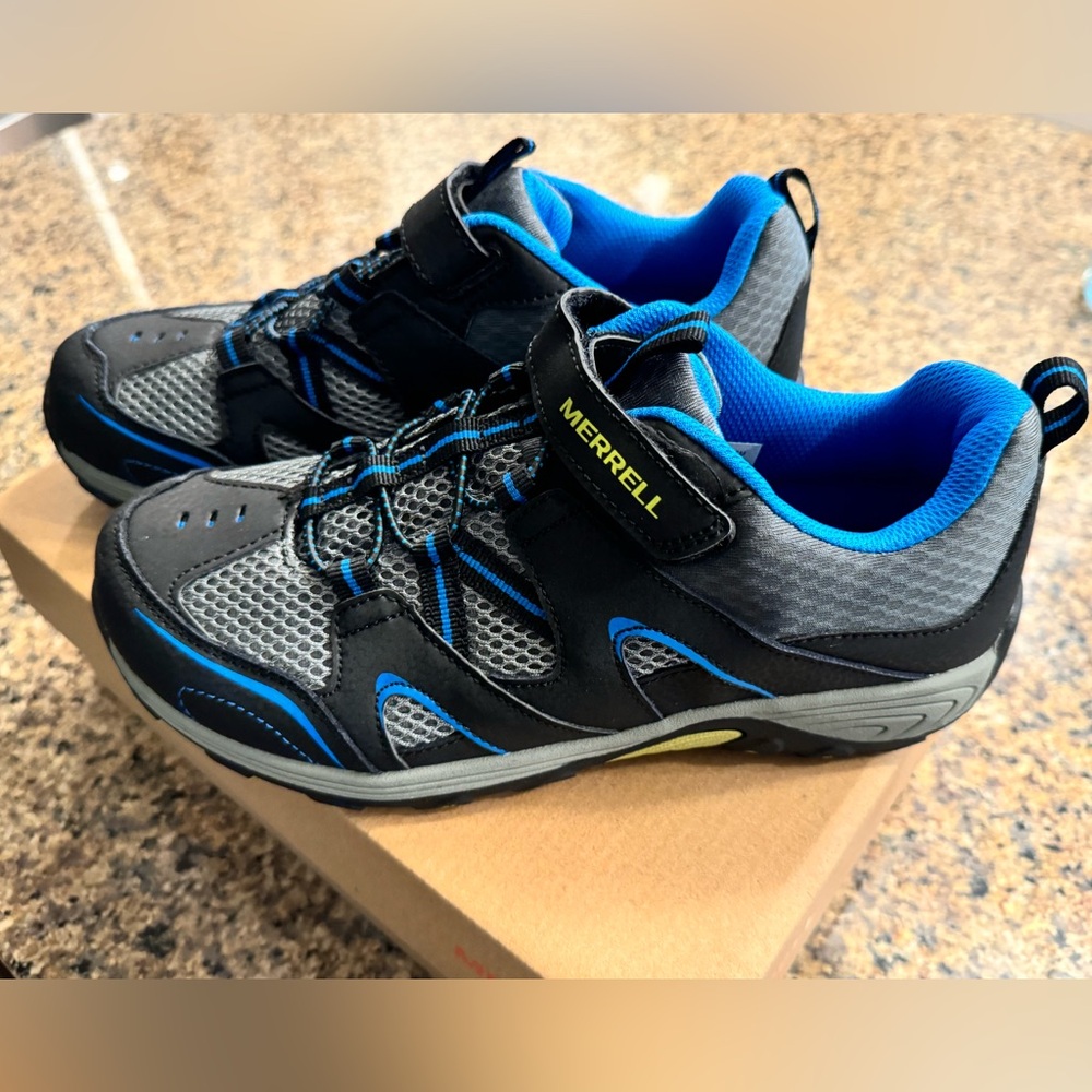 Merrell Trail Chaser Boots - Big kid size 5 NWT